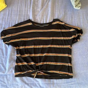 Slightly cropped short sleeve. Brand -HARLOW